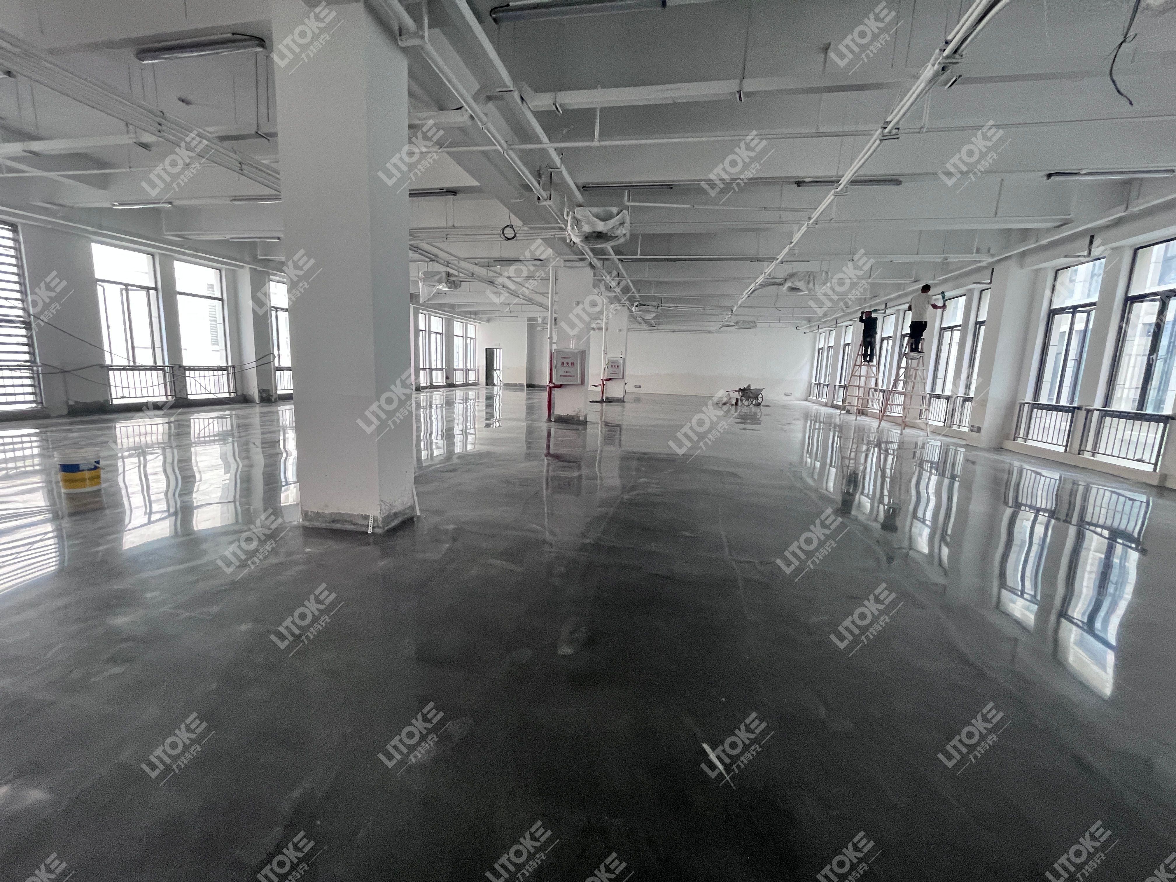 環(huán)氧地坪 vs 金剛砂地坪，工廠車間選擇哪種更劃算？